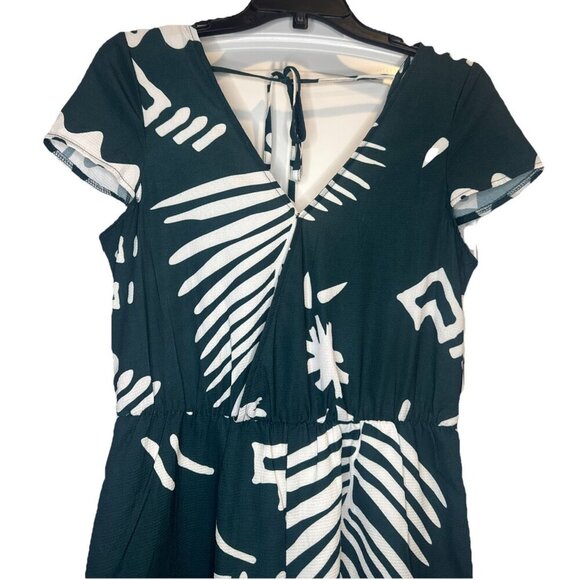 Lulu’s Women’s Dark Green Leaf Print Lined Romper Tie Back Sz M NEW - Picture 2 of 7